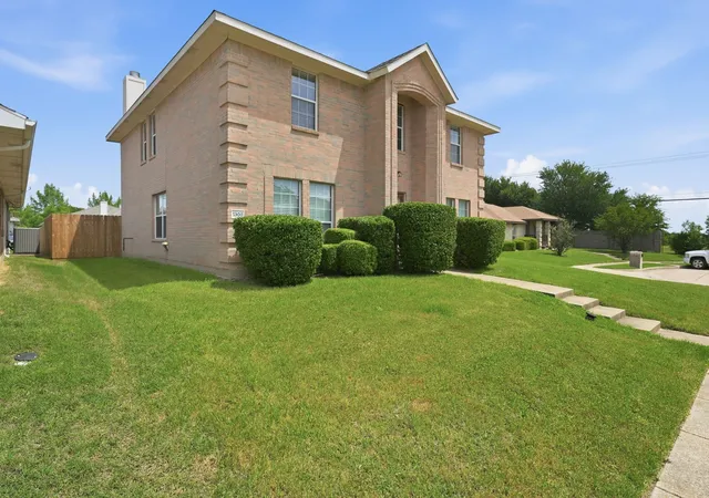 Photo 3 of Single family home for sale at 1308 Arbordale Ct, Lancaster, TX 75134 | MLS# 21260596 | Listing updated on 2026-08-19