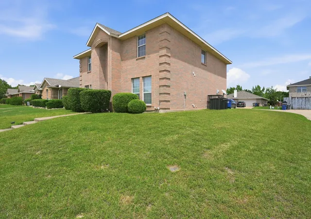 Photo 3 of Single family home for sale at 1308 Arbordale Ct, Lancaster, TX 75134 | MLS# 21260596 | Listing updated on 2026-08-19