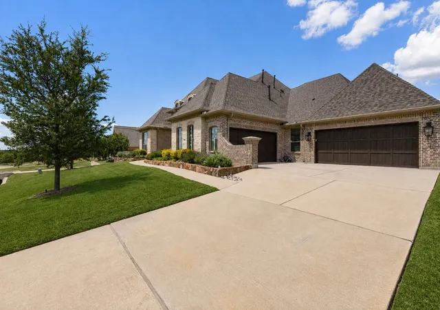 Photo 3 of Sale Pending at 506 Life Spring Dr, Rockwall, TX 75087 | MLS# 21259818 | Listing updated on 2026-08-25