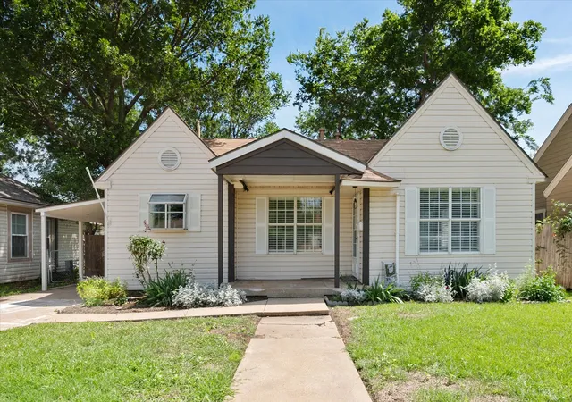 1st image of 4521 Calmont Ave, Fort Worth, TX 76107 | MLS# 21259570