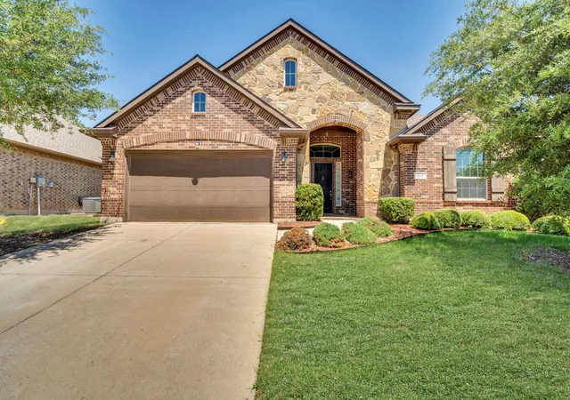 Photo 1 of Single family home for sale at 417 Ashlawn Dr, Midlothian, TX 76065 | MLS# 21254869 | Listing updated on 2026-10-04