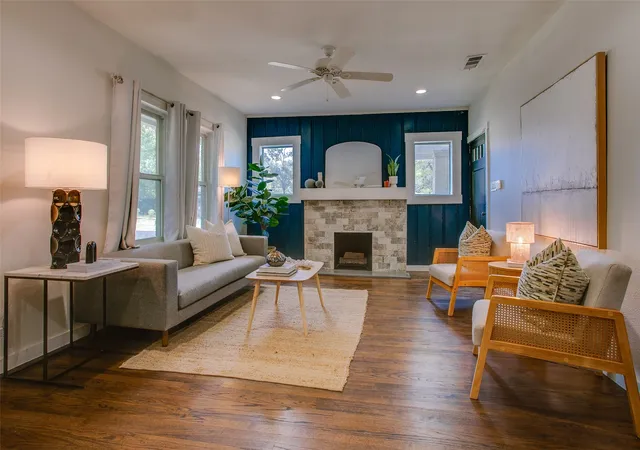 1st image of 2606 W 12th St, Dallas, TX 75211 | MLS# 21260942