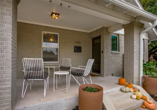Homes for sale in Dallas, TX | 2606 W 12Th St, Dallas, TX 75211 | MLS# 21260942