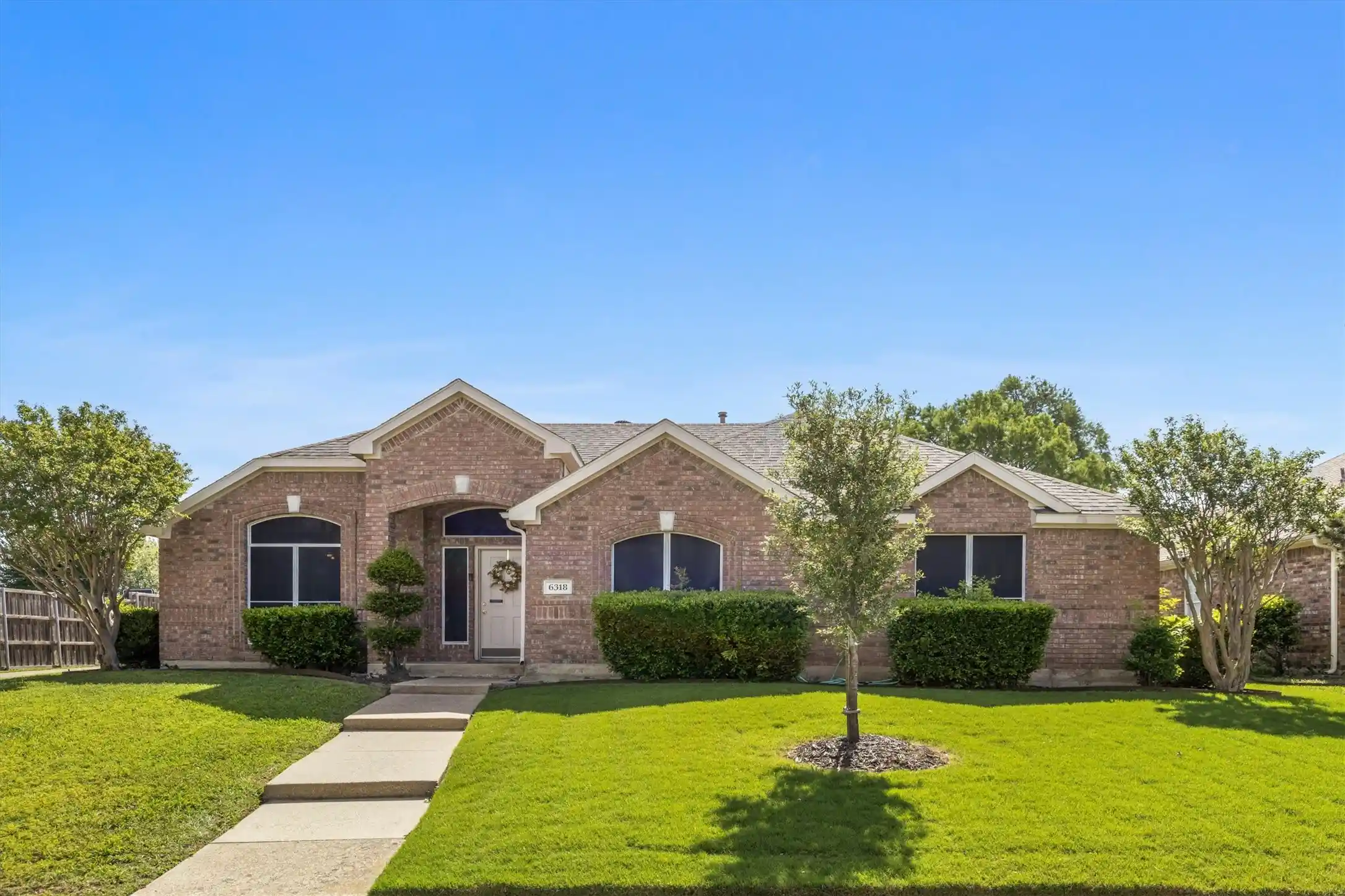 Photo 1 of Single family home for sale at 6318 Ahnee Dr, Rowlett, TX 75089 | MLS# 21256671 | Listing updated on 2026-10-26