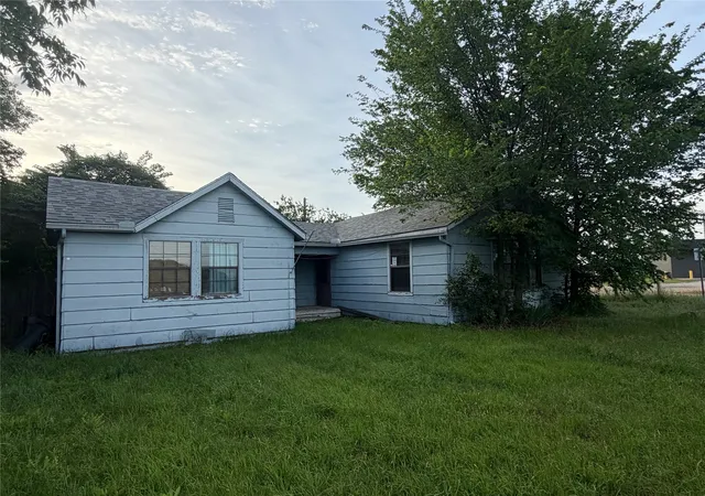 Photo 1 of Single family home for sale at 408 Crestview Dr, Kennedale, TX 76060 | MLS# 21259447 | Listing updated on 2026-07-13