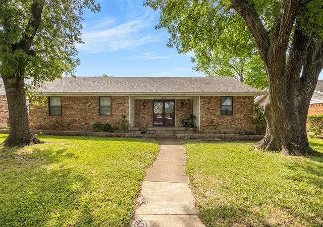 Photo 1 of Single family home for sale at 214 S Alexander Ave, Duncanville, TX 75116 | MLS# 21260373 | Listing updated on 2026-07-16
