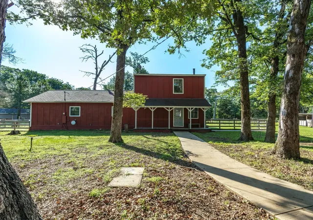 Photo 2 of Single family home for sale at 1605 Frann Dr, Kaufman, TX 75142 | MLS# 21261080 | Listing updated on 2026-10-06