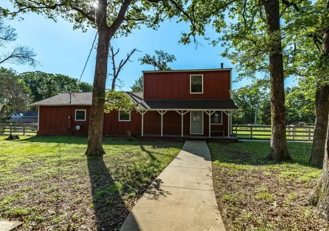 Photo 3 of Single family home for sale at 1605 Frann Dr, Kaufman, TX 75142 | MLS# 21261080 | Listing updated on 2026-10-06
