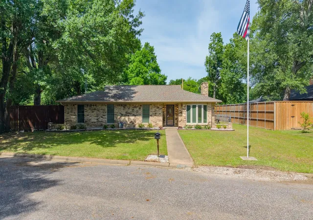 Photo 3 of Sale Pending at 3026 Arapaho Rd, Commerce, TX 75428 | MLS# 21260409 | Listing updated on 2026-07-17