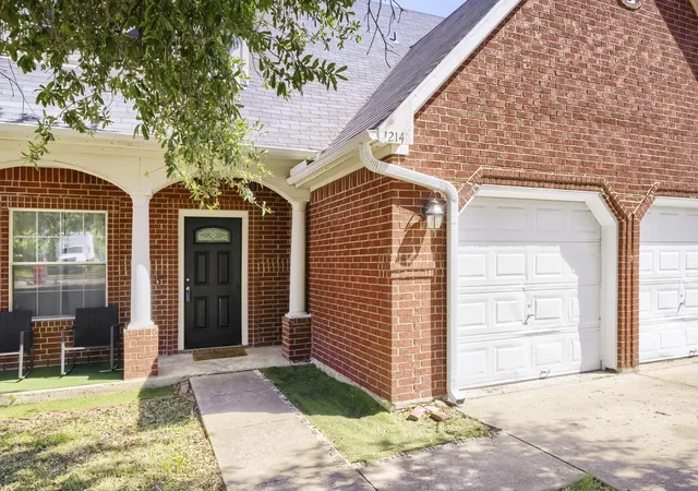 Homes for sale in Dallas, TX | 1214 S Belt Line Rd, Dallas, TX 75253 | MLS# 21250551