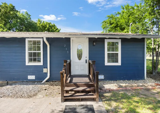 Homes for sale in Ferris, TX | 215 E 3rd St, Ferris, TX 75125 | MLS# 21259480