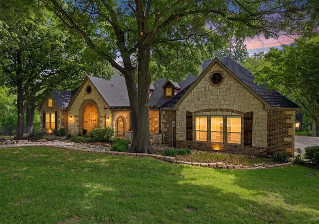 Homes for sale in Gunter, TX | 31 Forest Hills Cir, Gunter, TX 75058 | MLS# 21252923