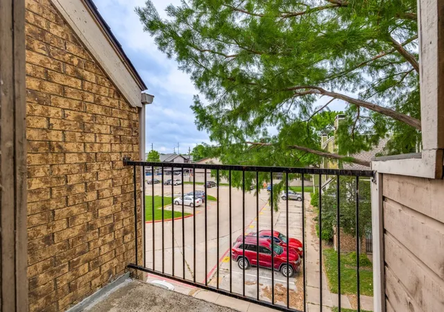 2nd image of 9809 Walnut St, Dallas, TX 75243