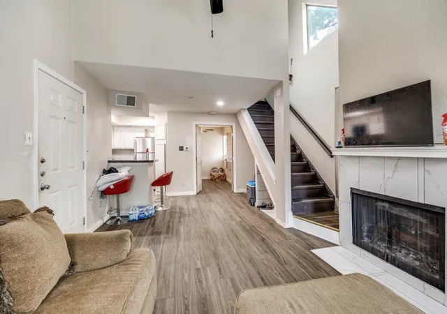 2nd image of 9809 Walnut St #203, Dallas, TX 75243 | MLS# 21261155