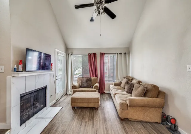 3rd image of 9809 Walnut St #203, Dallas, TX 75243 | MLS# 21261155