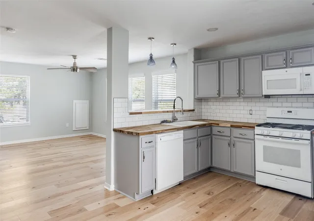 Photo 3 of Single family home for sale at 5106 Avenue O, Galveston, TX 77551 | MLS# 21261151 | Listing updated on 2026-07-15