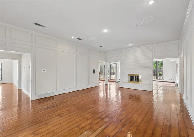 Photo 3 of Single family home for sale at 4 Eastshore Rd, Rockwall, TX 75032 | MLS# 21261184 | Listing updated on 2026-06-28