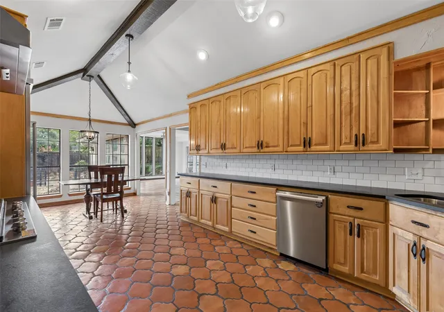 Photo 4 of Single family home for sale at 4 Eastshore Rd, Rockwall, TX 75032 | MLS# 21261184 | Listing updated on 2026-09-25