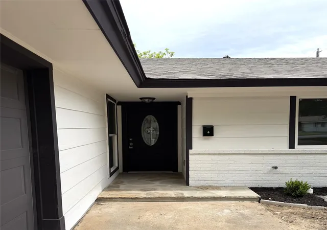 Photo 2 of Single family home for sale at 1413 Blanton Pl, Sherman, TX 75092 | MLS# 21259474 | Listing updated on 2026-07-25