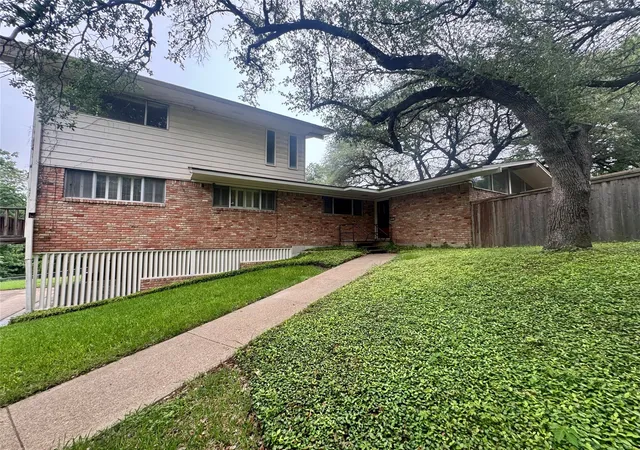 Photo 3 of Single family home for sale at 2425 Wendy Ln, Waco, TX 76710 | MLS# 21261006 | Listing updated on 2026-07-08
