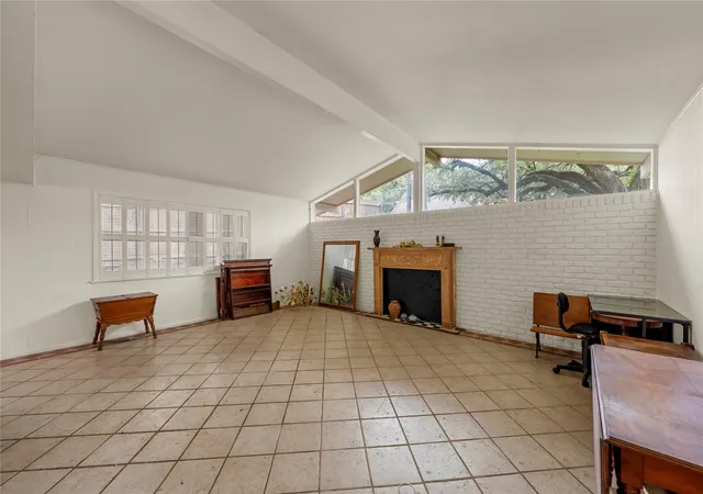 Photo 4 of Single family home for sale at 2425 Wendy Ln, Waco, TX 76710 | MLS# 21261006 | Listing updated on 2026-07-08