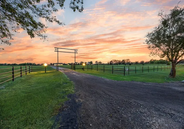 Photo 3 of House for sale at 6880 County Road 4042, Kemp, TX 75143 | MLS# 21261259 | Listing updated on 2026-09-20