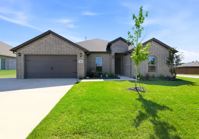 Photo 1 of Single family home for sale at 420 Basalt Dr, Azle, TX 76020 | MLS# 21261225 | Listing updated on 2026-09-30