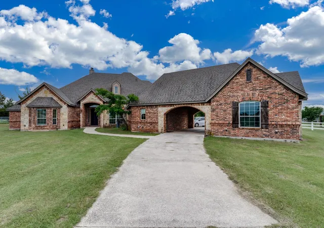 Photo 3 of Sale Pending at 2309 Parks Ct, Haslet, TX 76052 | MLS# 21251892 | Listing updated on 2026-10-02