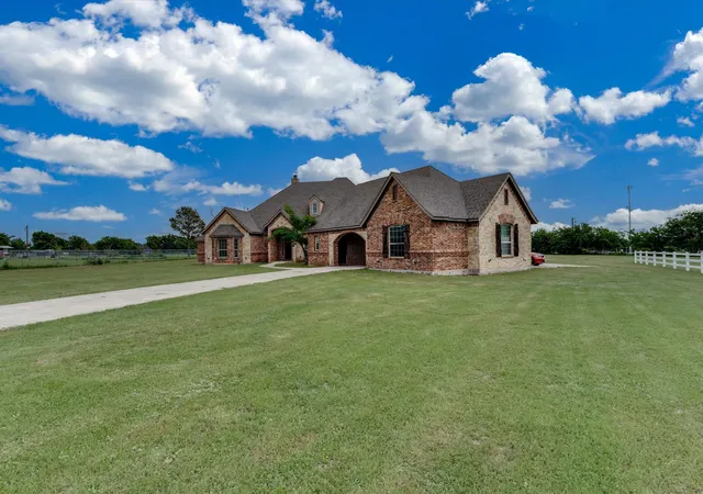 Photo 3 of Sale Pending at 2309 Parks Ct, Haslet, TX 76052 | MLS# 21251892 | Listing updated on 2026-10-02