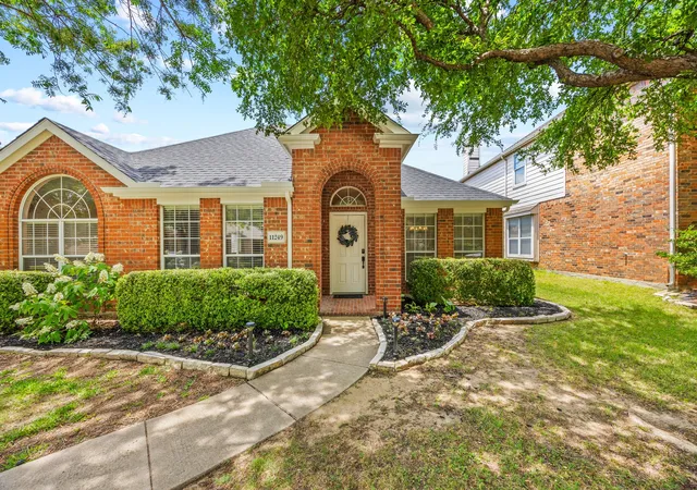 Homes for sale in Frisco, TX | 11249 Las Polamas Dr, Frisco, TX 75033 | MLS# 21259393