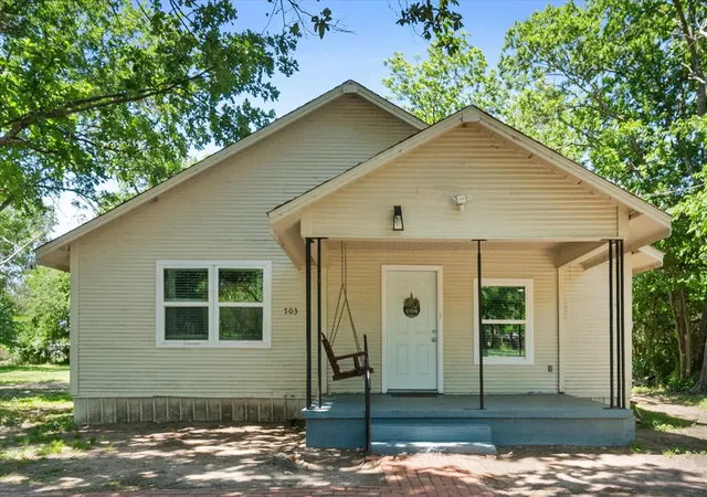 Homes for sale in Kerens, TX | 703 N Goodman Ave, Kerens, TX 75144 | MLS# 21261237