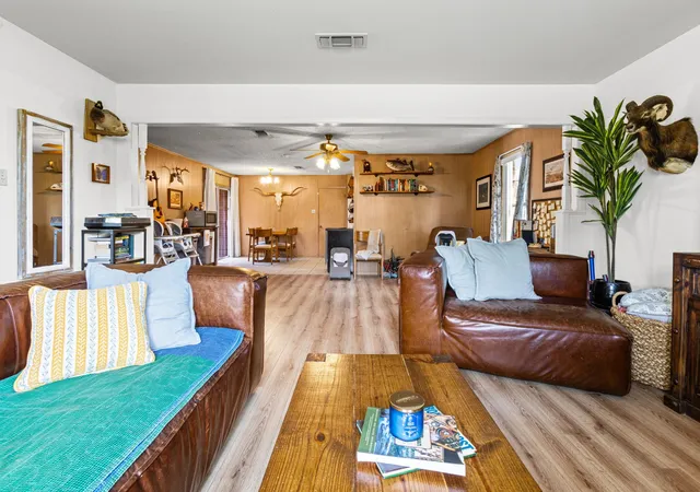 Photo 3 of Single family home for sale at 203 Randy Dr, Woodway, TX 76712 | MLS# 21261413 | Listing updated on 2026-10-03