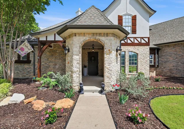 Photo 2 of Sale Pending at 8079 Steeplechase Cir, Argyle, TX 76226 | MLS# 21261419 | Listing updated on 2026-07-11