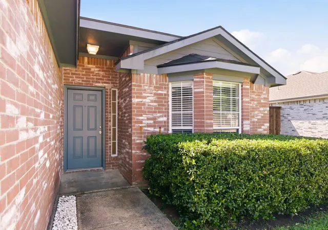 Photo 3 of Sale Pending at 311 S Chestnut St, Forney, TX 75126 | MLS# 21260881 | Listing updated on 2026-09-29