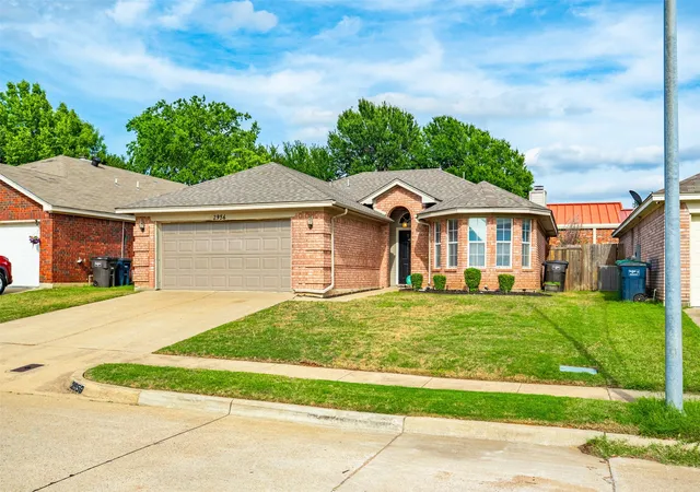 3rd image of 2956 Timber Creek Trl, Fort Worth, TX 76118 | MLS# 21246008