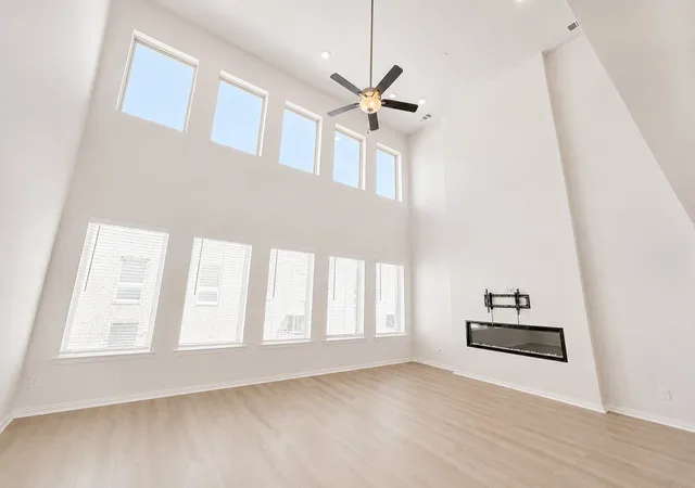 Photo 2 of Townhouse for sale at 321 Ukiah St, Lewisville, TX 75056 | MLS# 21260059 | Listing updated on 2026-07-11
