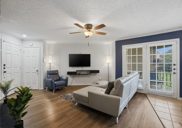 Photo 4 of Condo for sale at 16301 Ledgemont Ln #281, Addison, TX 75001 | MLS# 21258930 | Listing updated on 2026-08-03