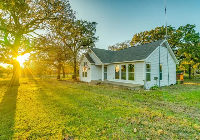 Photo 4 of Single family home for sale at 109 Tango Rd, Weatherford, TX 76087 | MLS# 21260512 | Listing updated on 2026-09-02