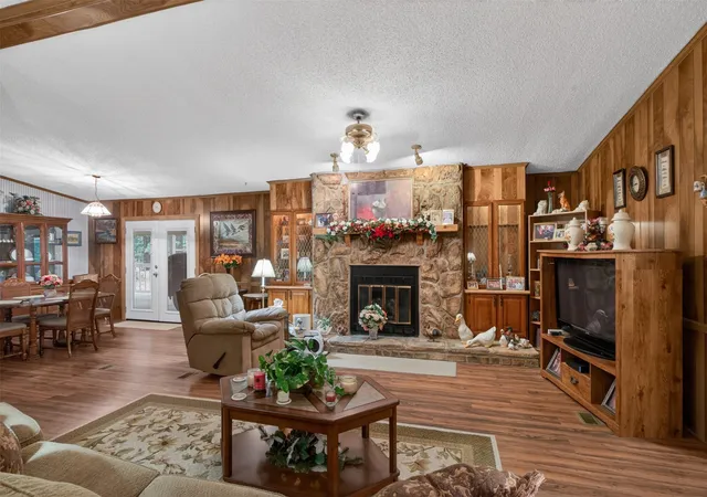 Photo 4 of Sale Pending at 306 Lesa Ln, Stonewall, LA 71078 | MLS# 21260100 | Listing updated on 2026-07-15