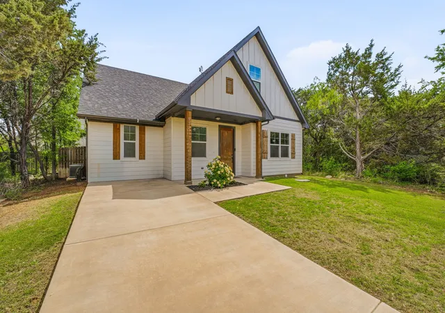 Photo 2 of Single family home for sale at 5721 San Jacinto Dr, Granbury, TX 76048 | MLS# 21261574 | Listing updated on 2026-08-27