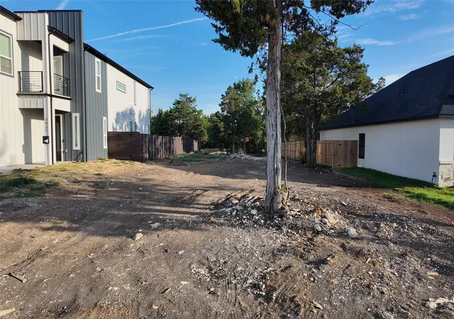 Photo 1 of Land for sale at 3917 Blue Ridge Blvd, Dallas, TX 75233 | MLS# 21261713 | Listing updated on 2026-10-04