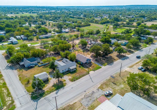 Homes for sale in Mineral Wells, TX | 905 6Th Ave Se, Mineral Wells, TX 76067 | MLS# 21259892