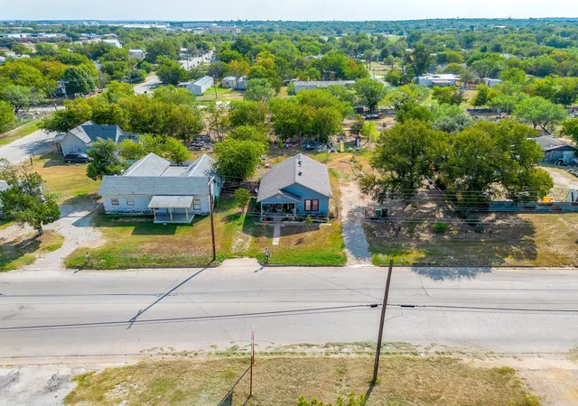 Homes for sale in Mineral Wells, TX | 905 6Th Ave Se, Mineral Wells, TX 76067 | MLS# 21259892