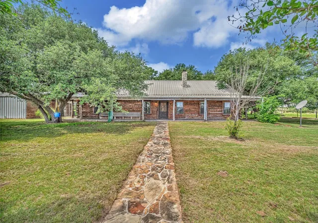 Photo 4 of House for sale at 8606 Fm 219, Clifton, TX 76634 | MLS# 21261898 | Listing updated on 2026-08-25