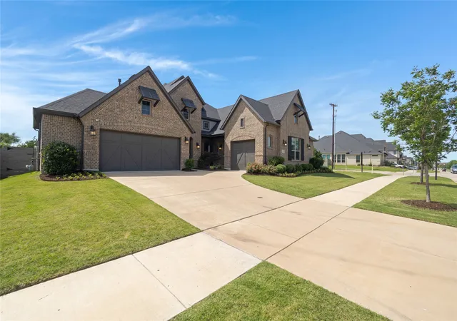 Homes for sale in Argyle, TX | 1621 Treeline Dr, Argyle, TX 76226 | MLS# 21260045