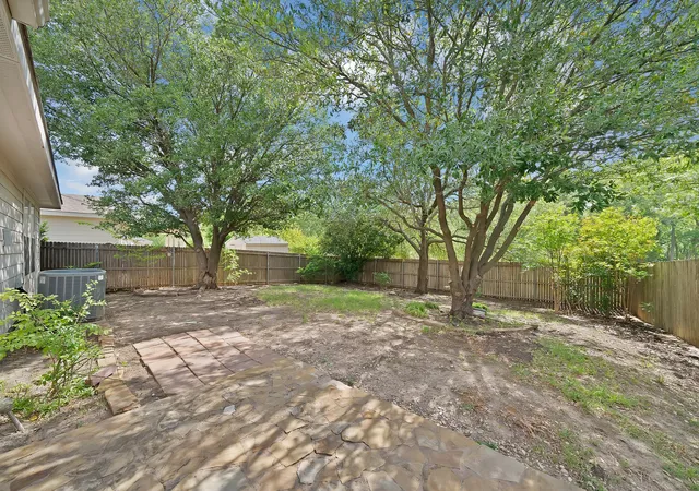 Photo 3 of Sale Pending at 1405 Oak Hollow Ln, Anna, TX 75409 | MLS# 21261920 | Listing updated on 2026-09-06