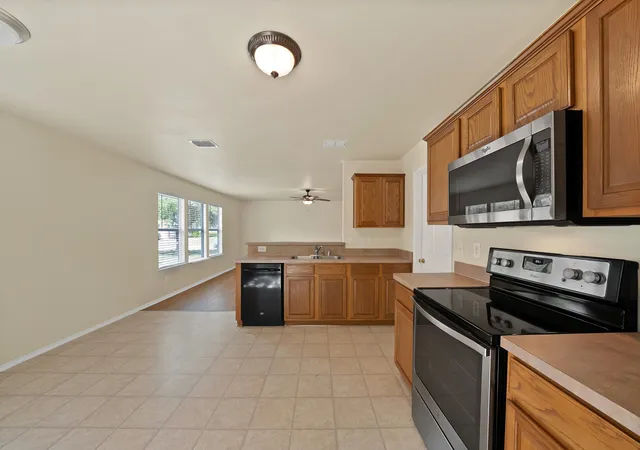 Photo 4 of Sale Pending at 1405 Oak Hollow Ln, Anna, TX 75409 | MLS# 21261920 | Listing updated on 2026-09-06