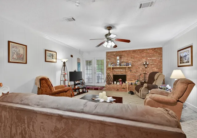 Photo 4 of Single family home for sale at 843 Belden Dr, Shreveport, LA 71118 | MLS# 21262017 | Listing updated on 2026-07-22