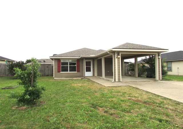 Homes for sale in Gainesville, TX | 319 Candlewood Cir, Gainesville, TX 76240 | MLS# 21252170