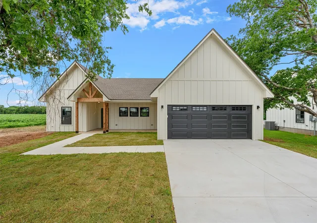 Photo 1 of Single family home for sale at 5200 Bogey Ln, Waco, TX 76708 | MLS# 21194867 | Listing updated on 2026-08-27